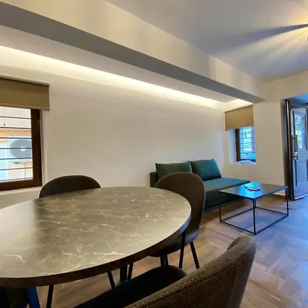 D House 2 *